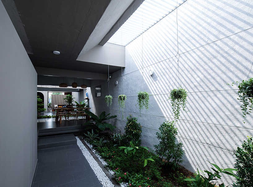 Gạch ốp giếng trời giá rẻ 