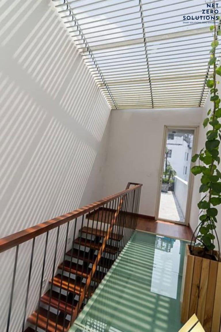 Mẫu giếng trời cầu thang kính