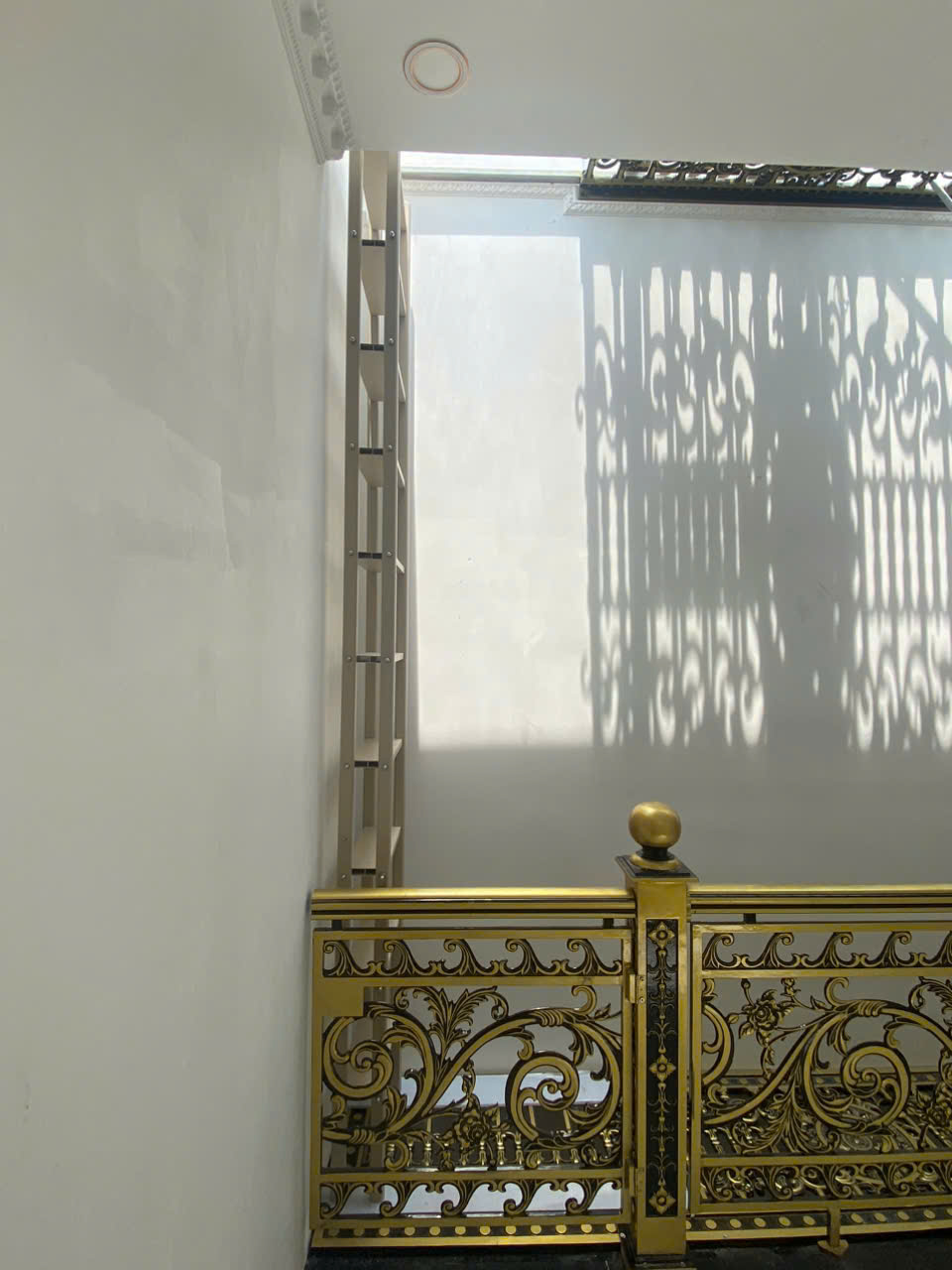 Lắp thang gấp thông minh cho biệt thự