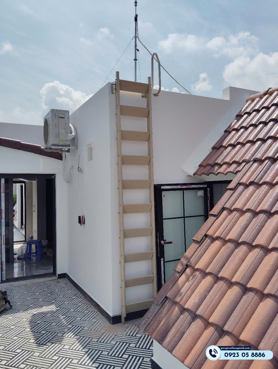 thang gấp lên mái cho biệt thự