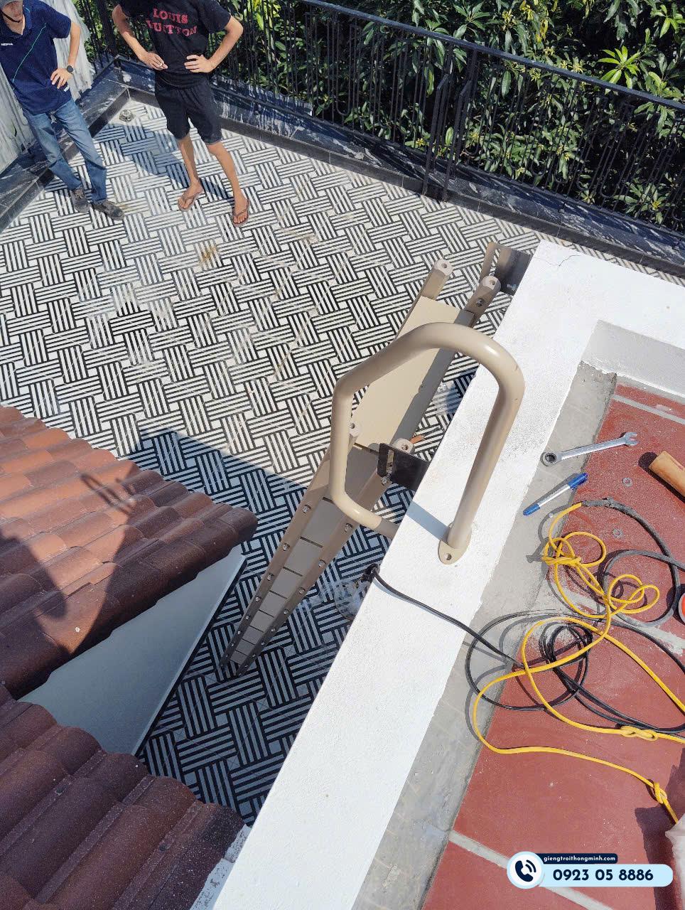 thang gấp lên mái cho biệt thự