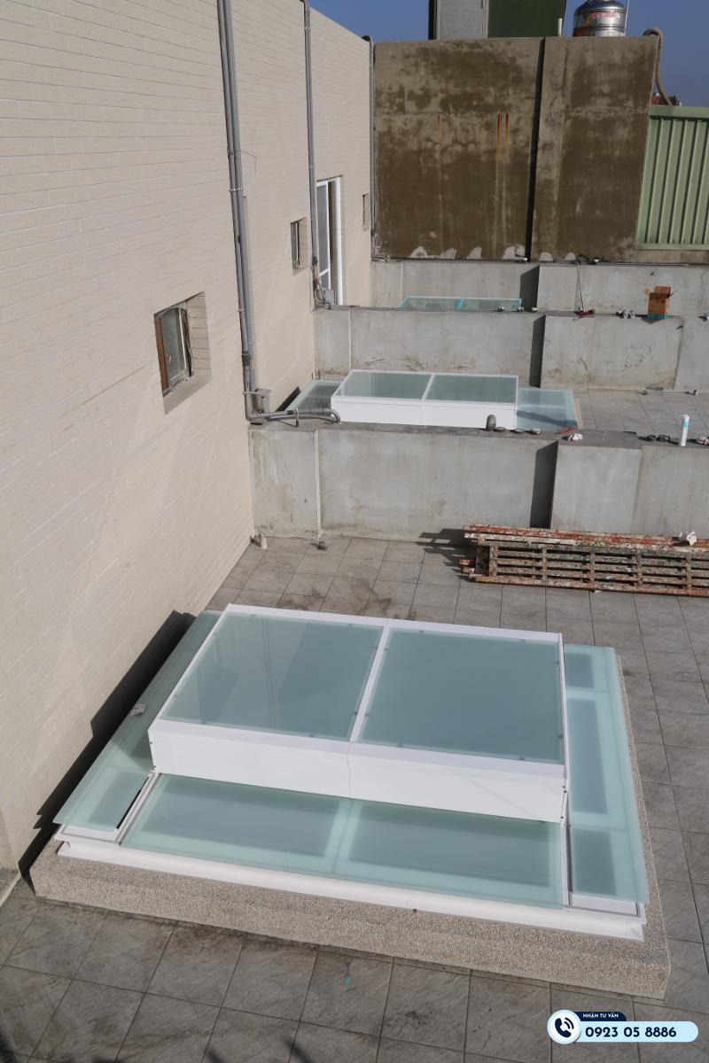 đo cửa lên sân thượng