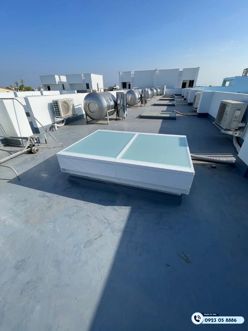 cửa lên sân thượng tự động mở