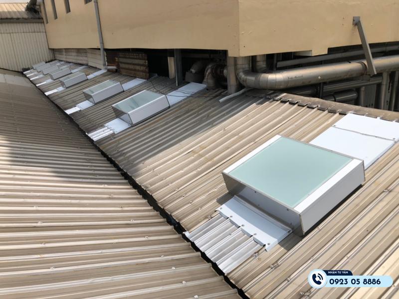 an toàn giếng trời cho nhà mái tôn