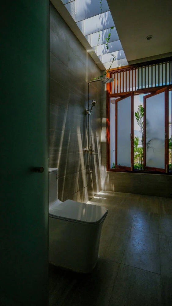 mẫu giếng trời nhà vệ sinh