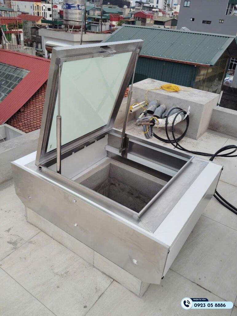 Giếng trời thông minh kết hợp nắp thăm mái tại nhà phố Thịnh Hào