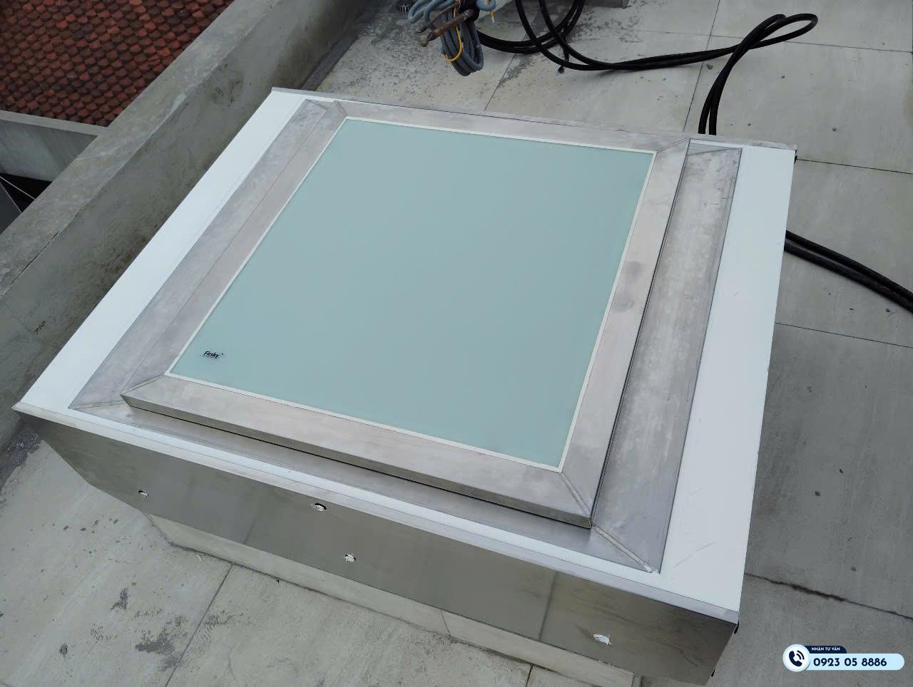 Giếng trời thông minh kết hợp nắp thăm mái tại nhà phố Thịnh Hào