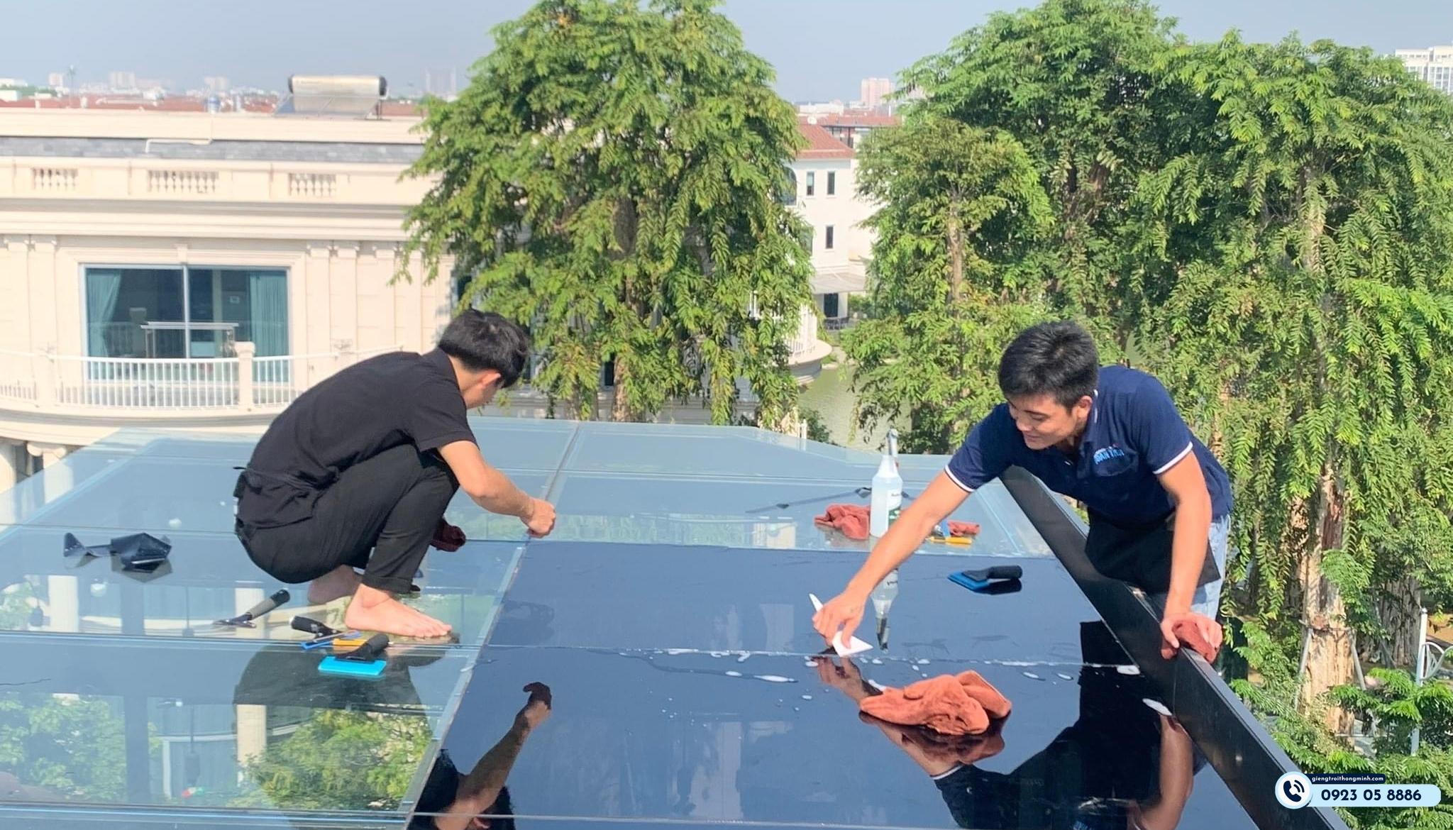 Dán phim cách nhiệt giếng trời