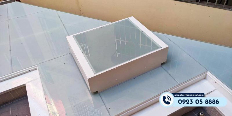 nhà ống 2 tầng có giếng trời