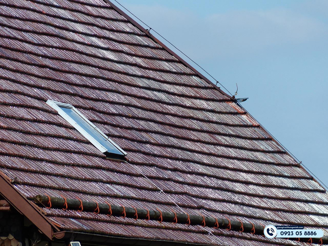 giếng trời trên mái ngói