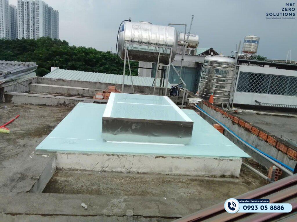 Lắp Giếng trời thông minh lấy sáng thông gió thay thế mái kính truyền thống cho nhà phố