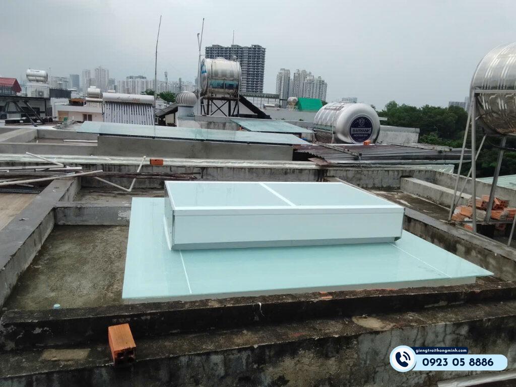Lắp Giếng trời thông minh lấy sáng thông gió thay thế mái kính truyền thống cho nhà phố