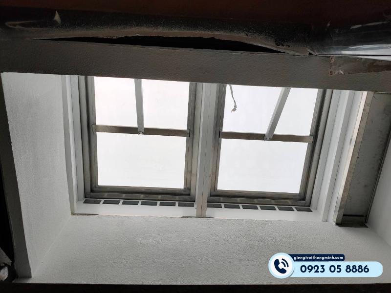 thiết kế cửa sổ giếng trời