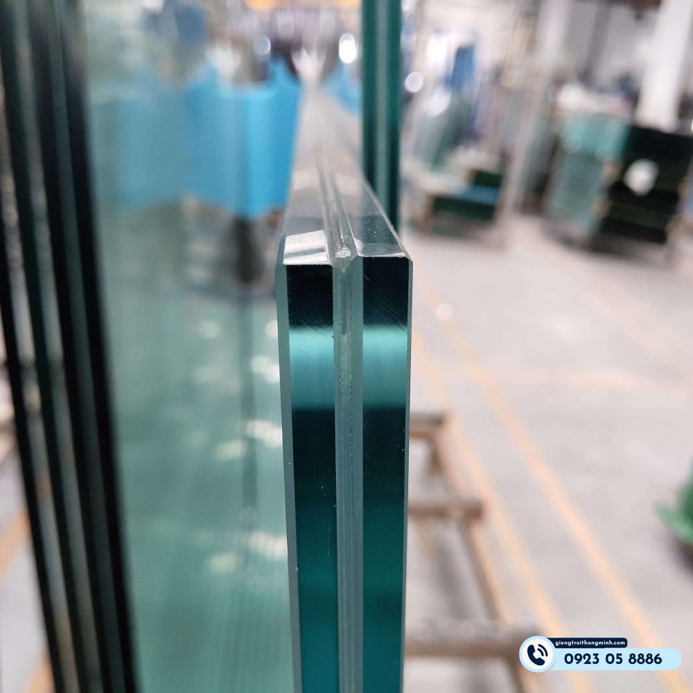 Lớp phim an toàn giữa hai lớp kính cường lực có tác dụng gì