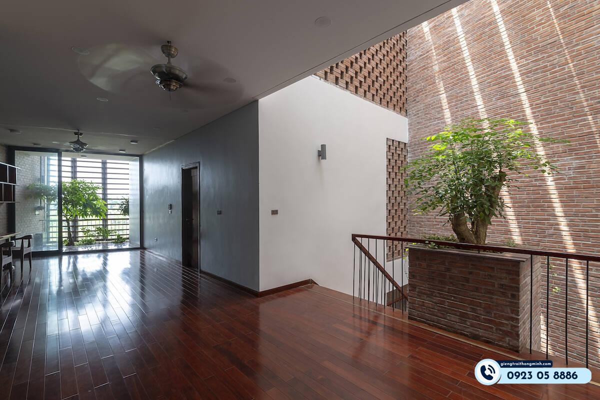 Nhà có giếng trời mà vẫn bị bí