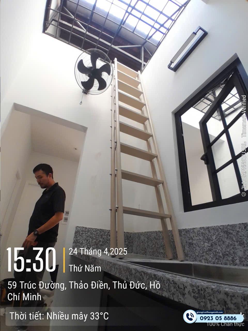 Lắp thang gấp thông minh cho nhà bếp