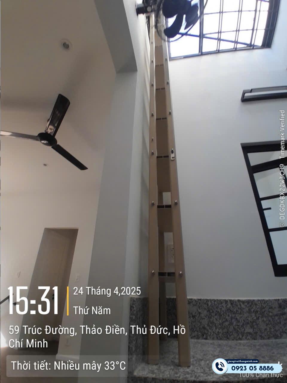 Lắp thang gấp thông minh cho nhà bếp