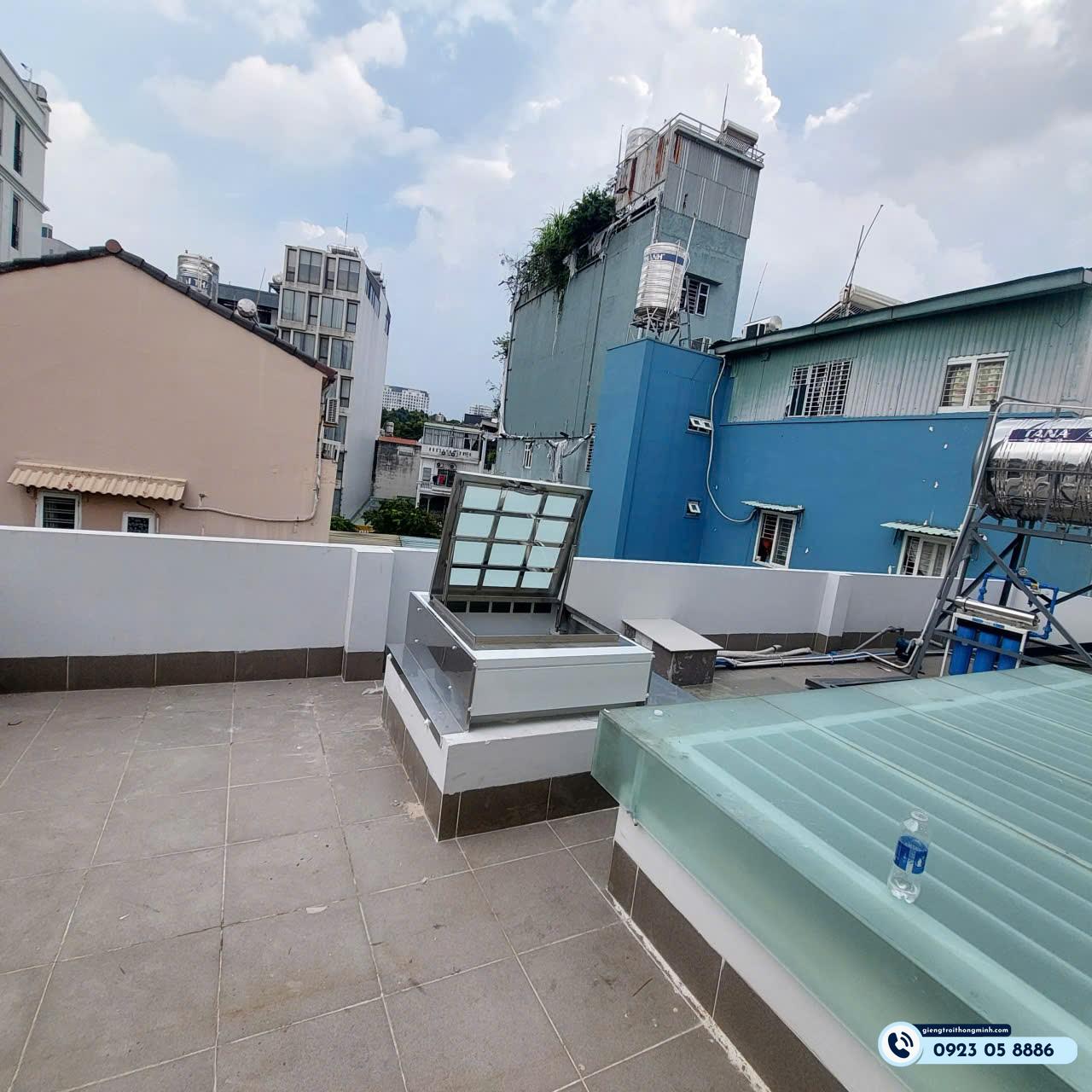 Giếng trời thông minh kết hợp nắp thăm trần