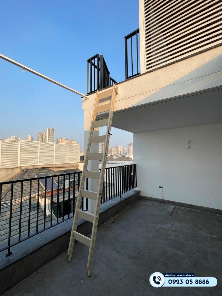 Thang gấp lên mái biệt thự