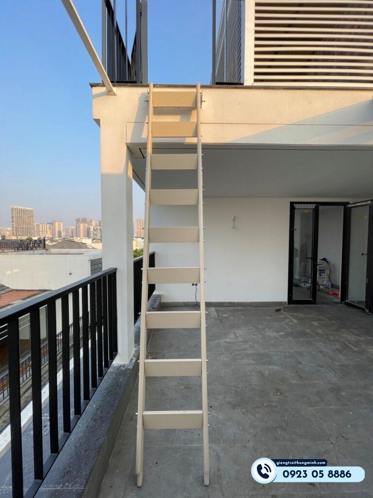 Thang gấp lên mái biệt thự