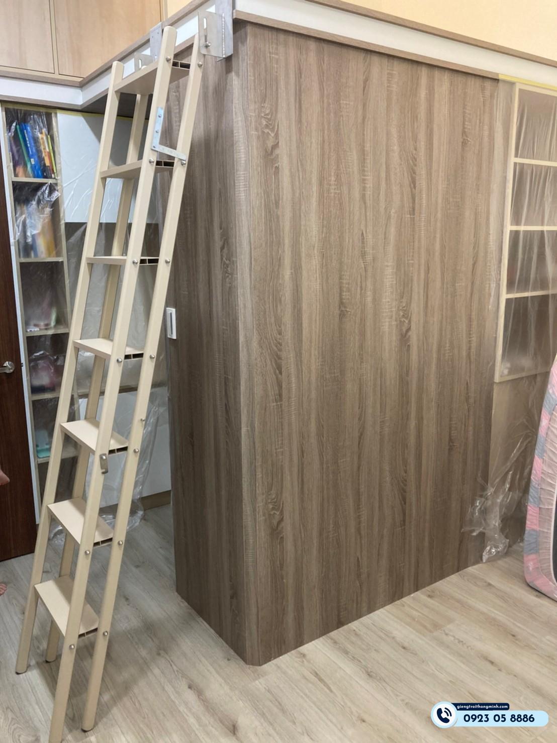 nhà cấp 4 gác lửng cầu thang phía sau