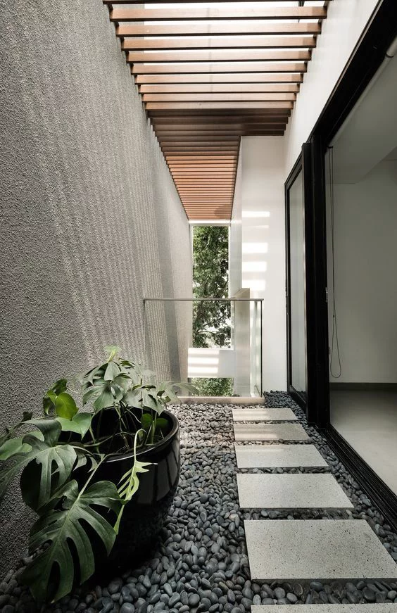 giếng trời phía sau nhà ống