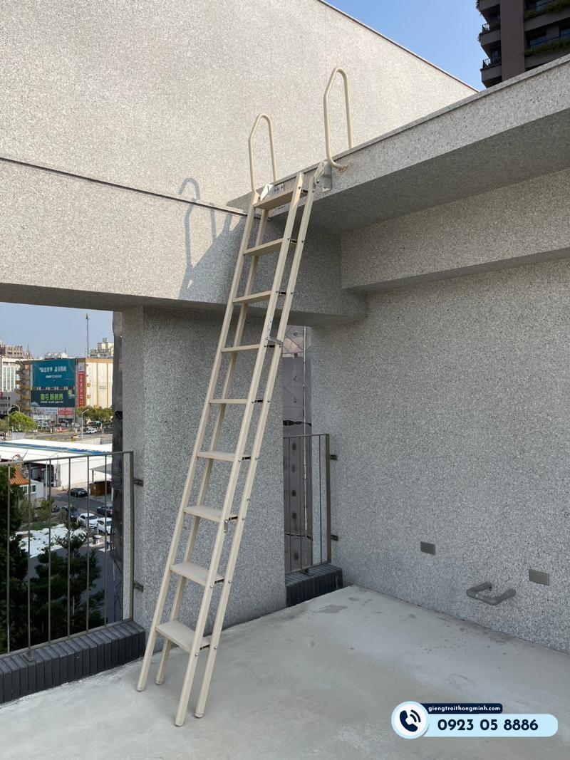thang xếp gọn gắn tường